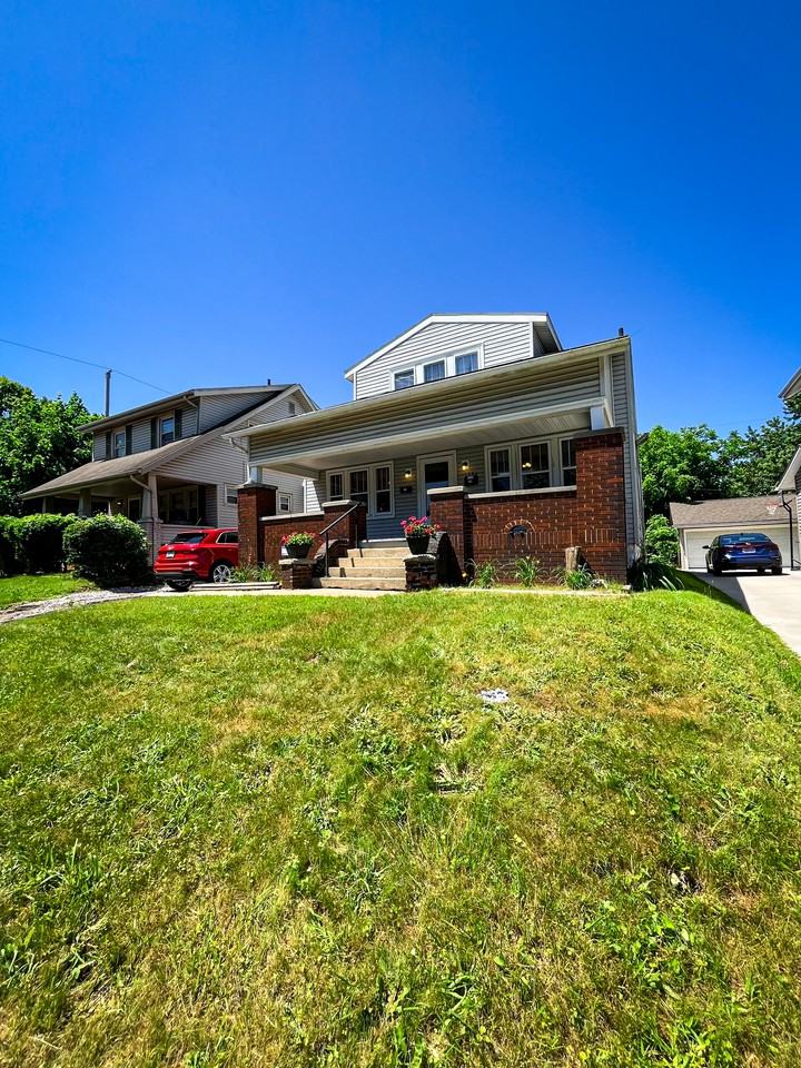 1394 Burkhardt Ave - Photo 2 of 14