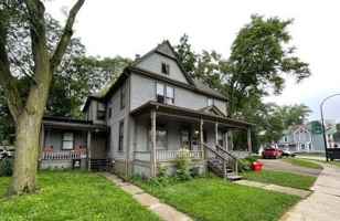 featured image of 119 N Hamilton St #5