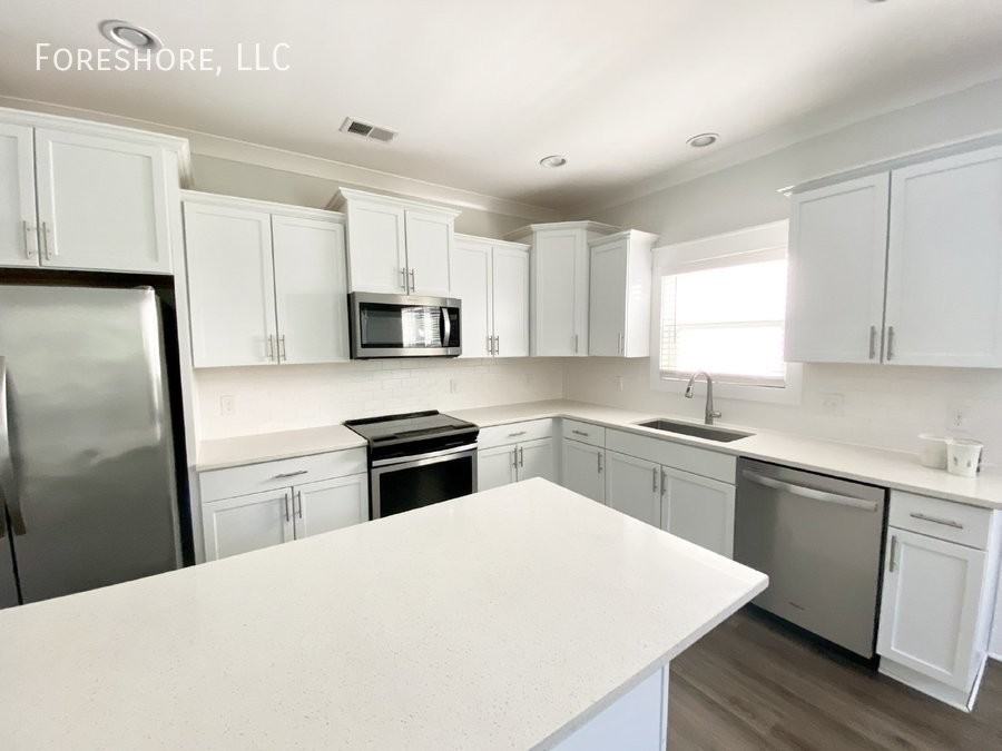 76 Circlewood Dr - Photo 3 of 13