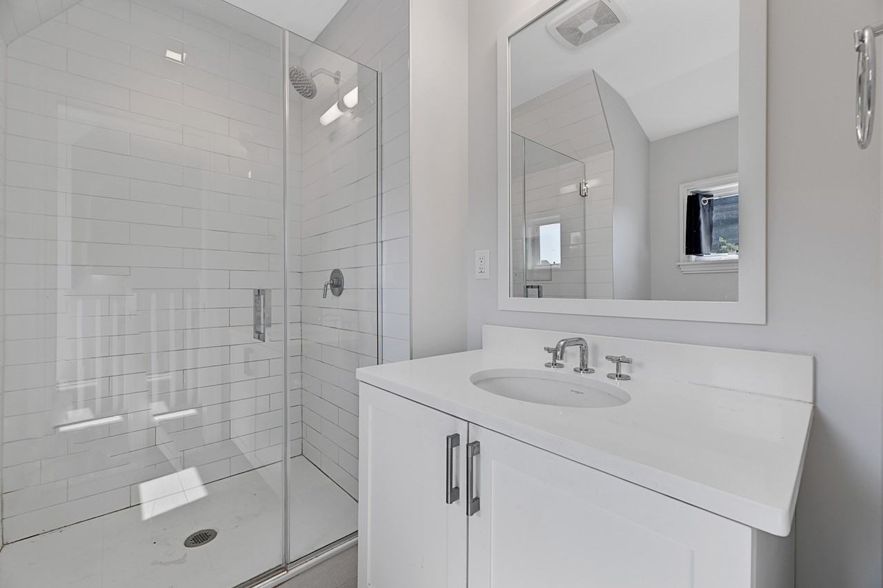 409 Guetler Way Se - Photo 3 of 27