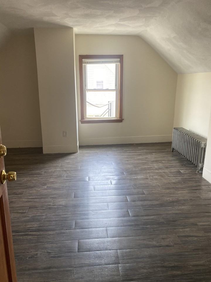 165 College Ave #1 - Photo 4 of 6