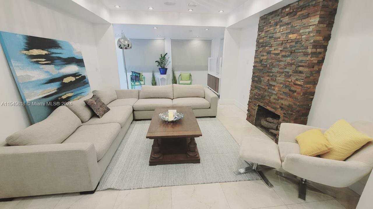 1723 Jefferson St - Photo 3 of 8