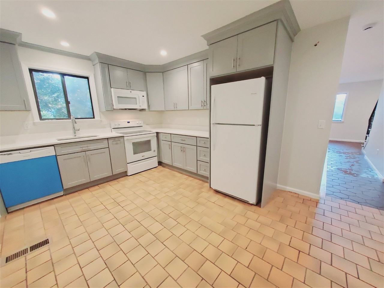 110 Courtland Cir #1 - Photo 2 of 8