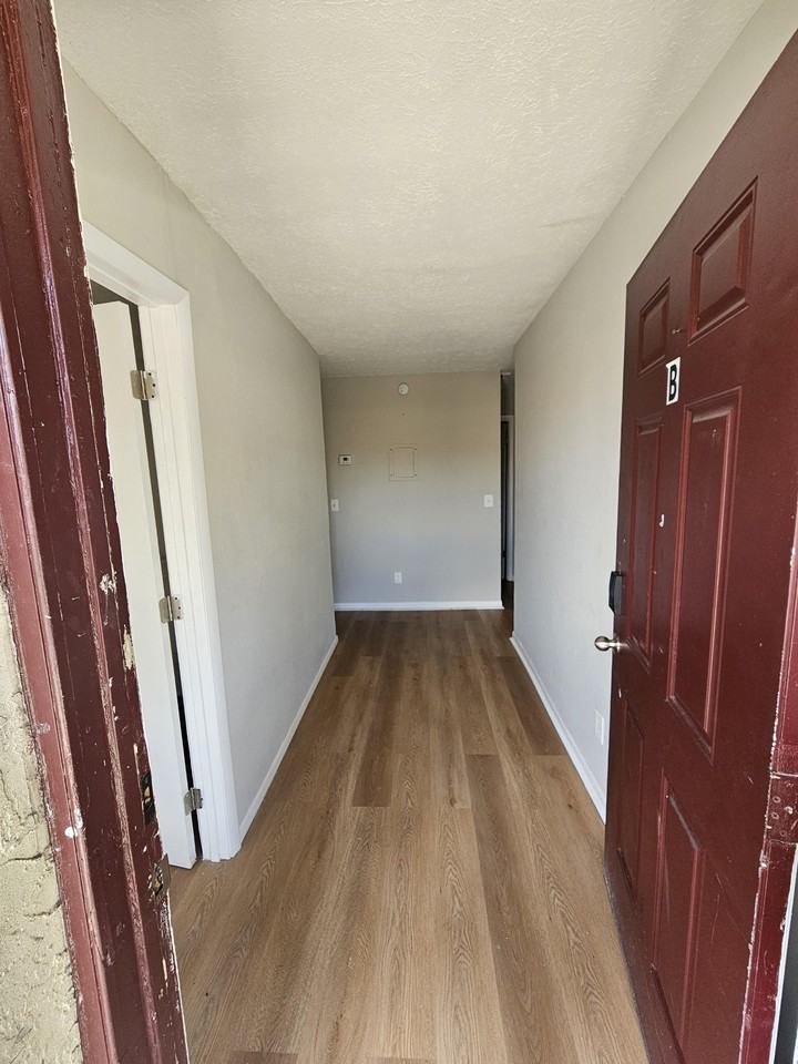 N Annette Ave - Photo 4 of 9