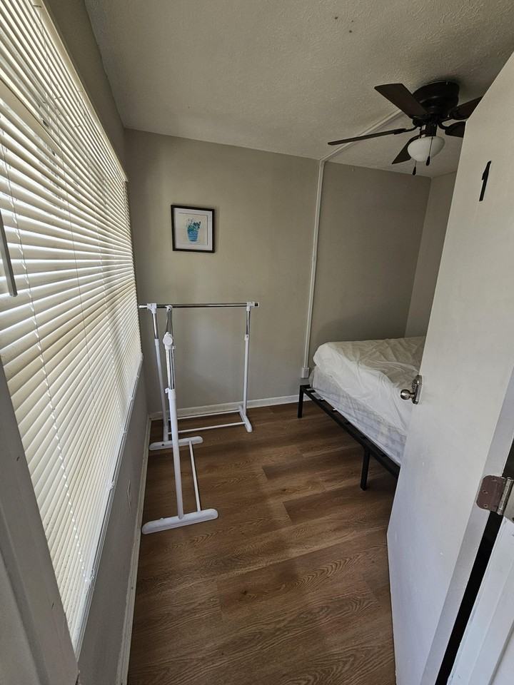 N Annette Ave - Photo 5 of 7