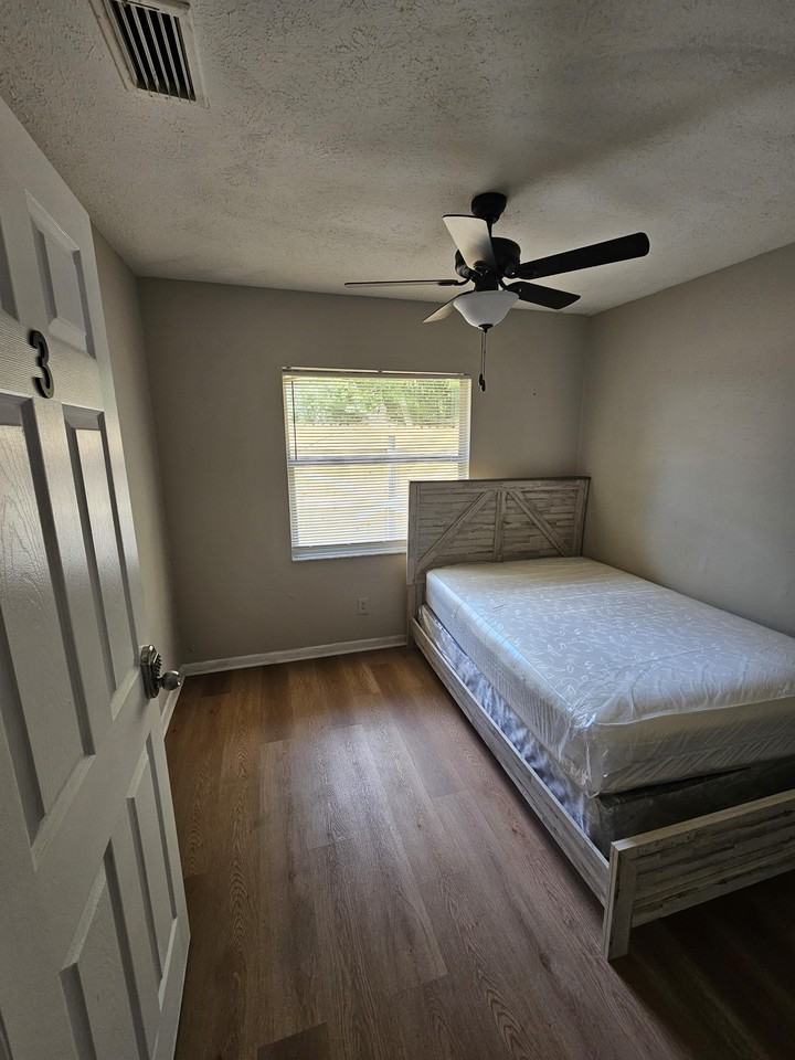 N Annette Ave - Photo 5 of 9