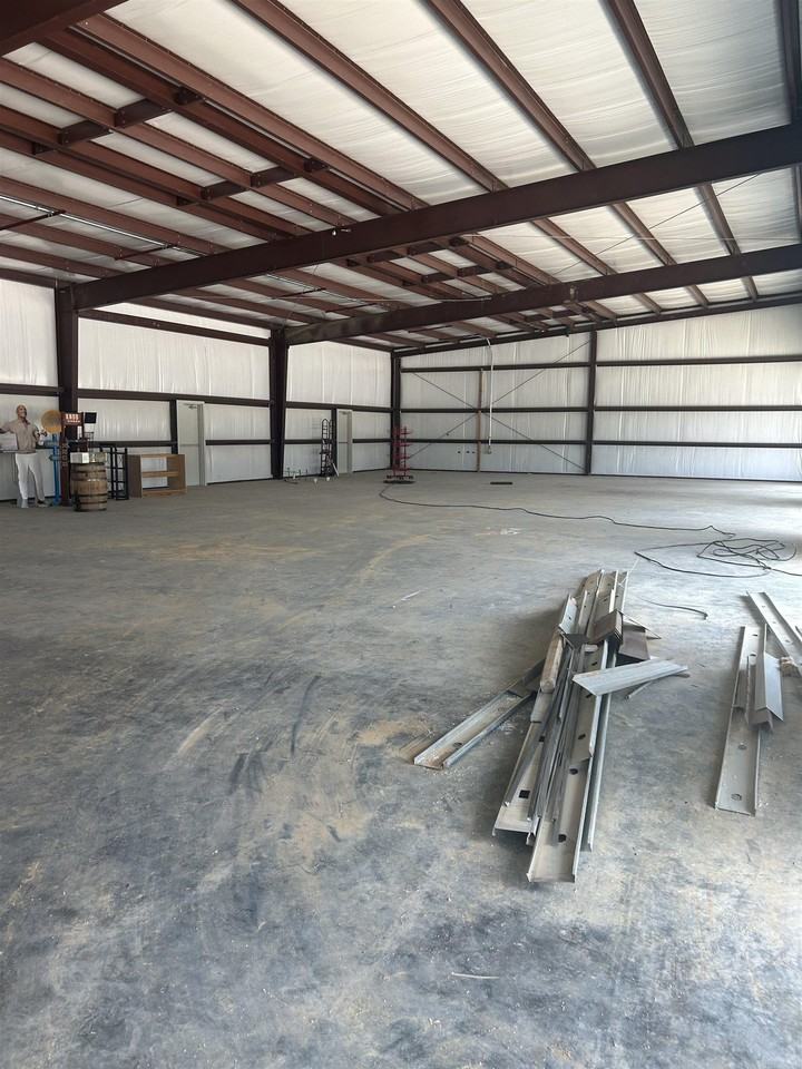 702 Timberlane Dr - Photo 2 of 5