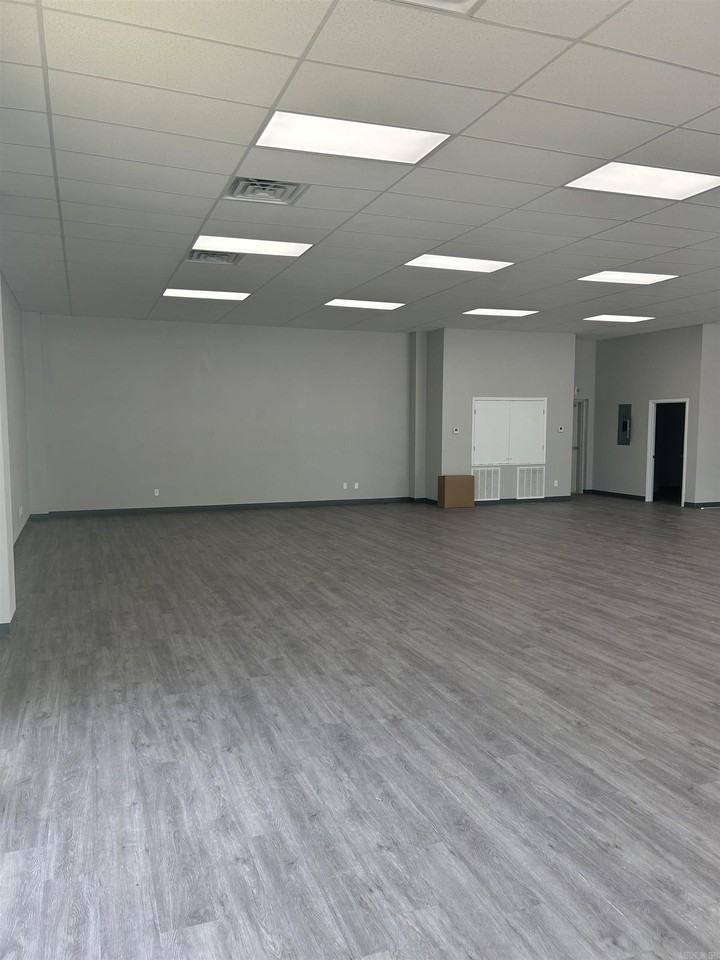 702 Timberlane Dr - Photo 4 of 5