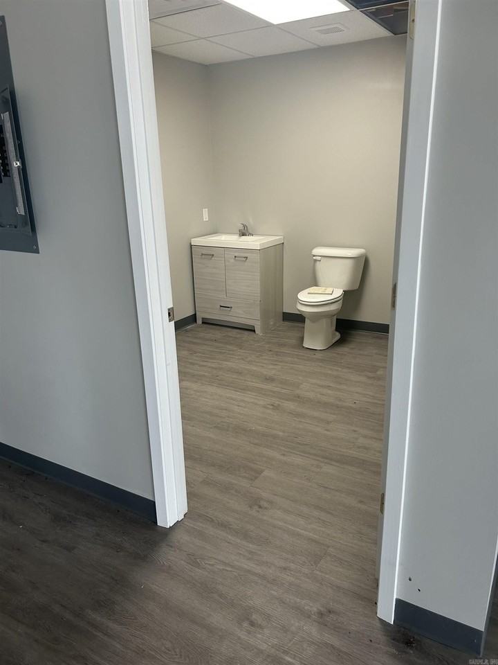 702 Timberlane Dr - Photo 5 of 5