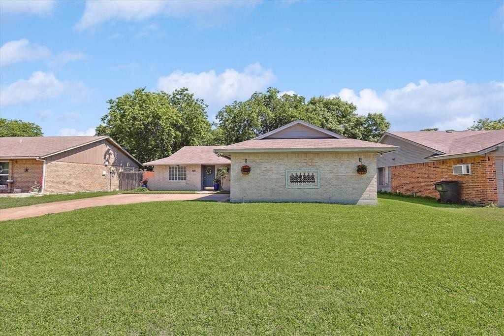 3529 Shorecrest Drive - Photo 3 of 40