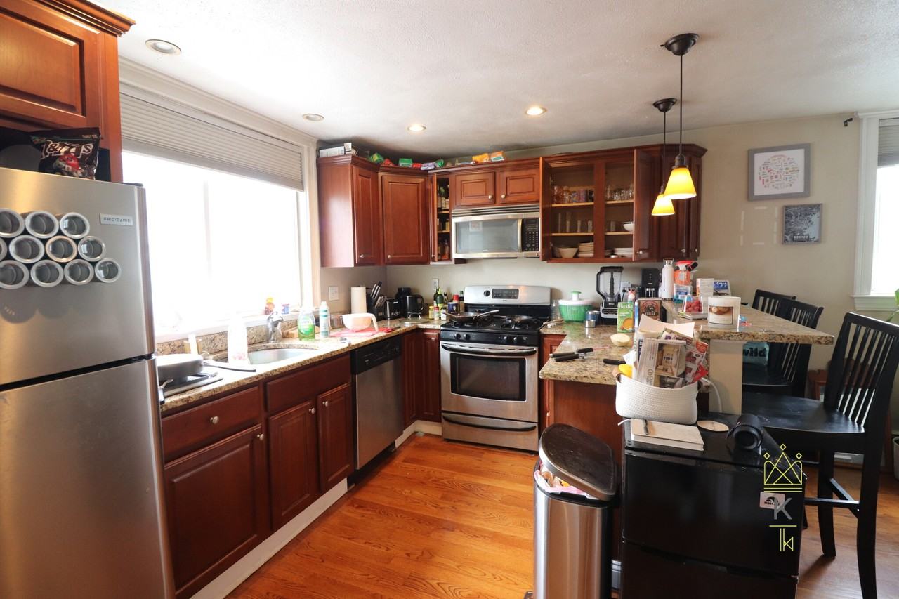270 E St #2 - Photo 5 of 13