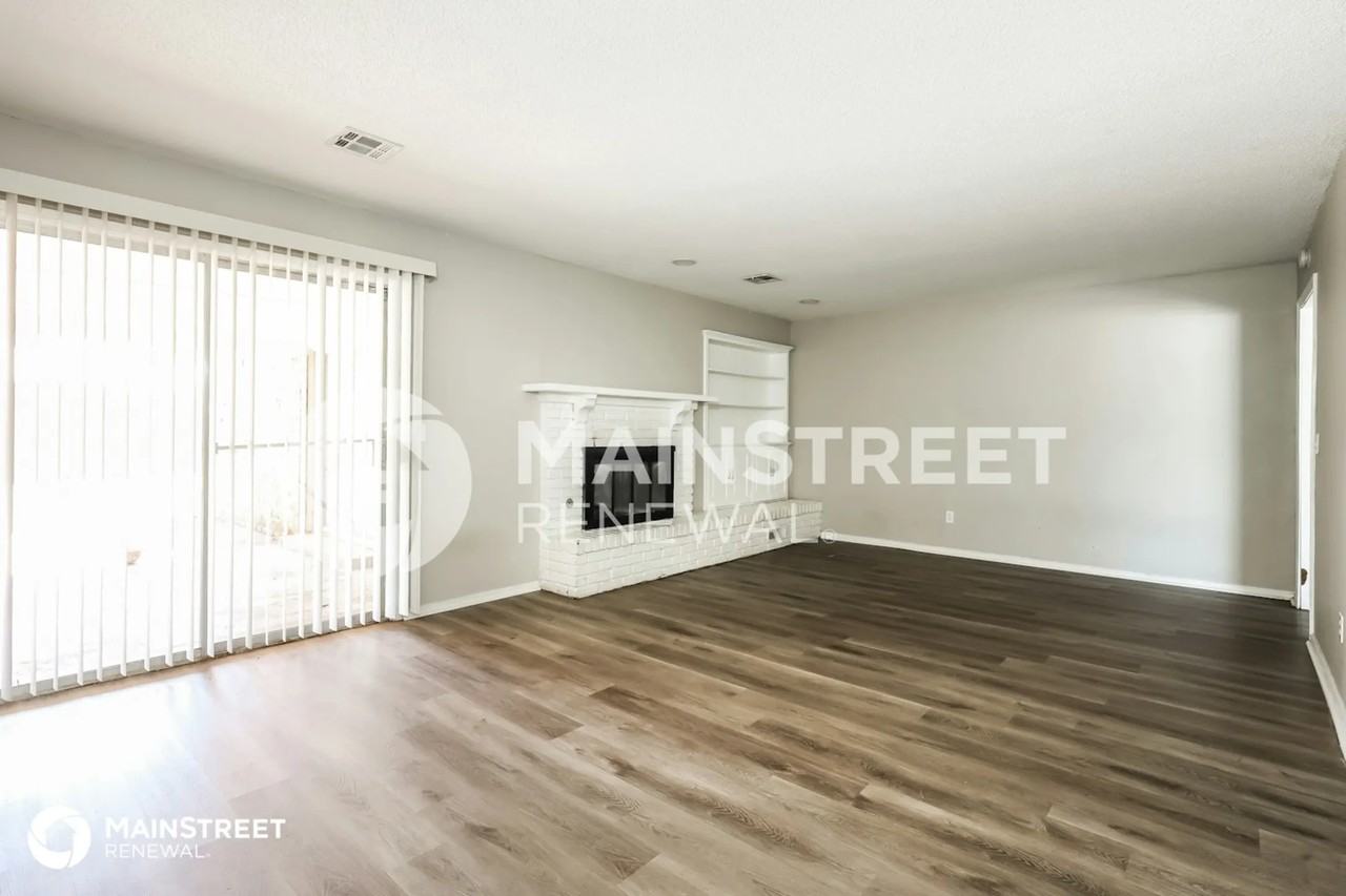 2528 Nw 119th St - Photo 3 of 15