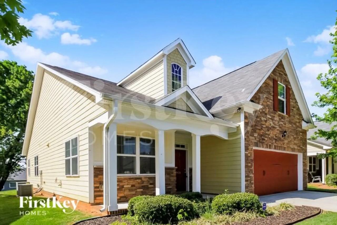 2476 Birch View Dr - Photo 2 of 15