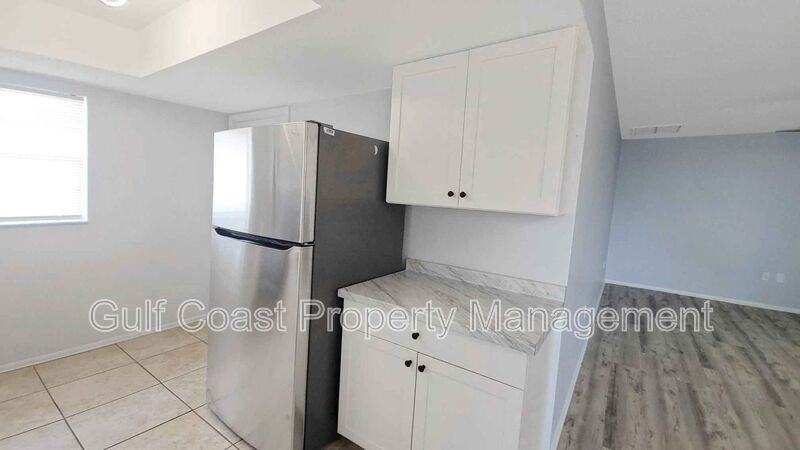 4508 86th St W - Photo 3 of 11