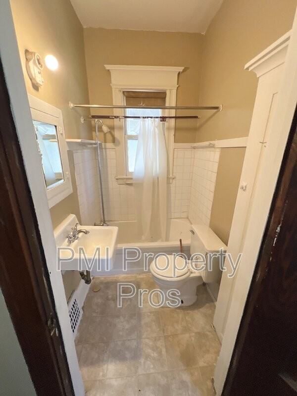 3243 W Mckinley Blvd - Photo 3 of 5