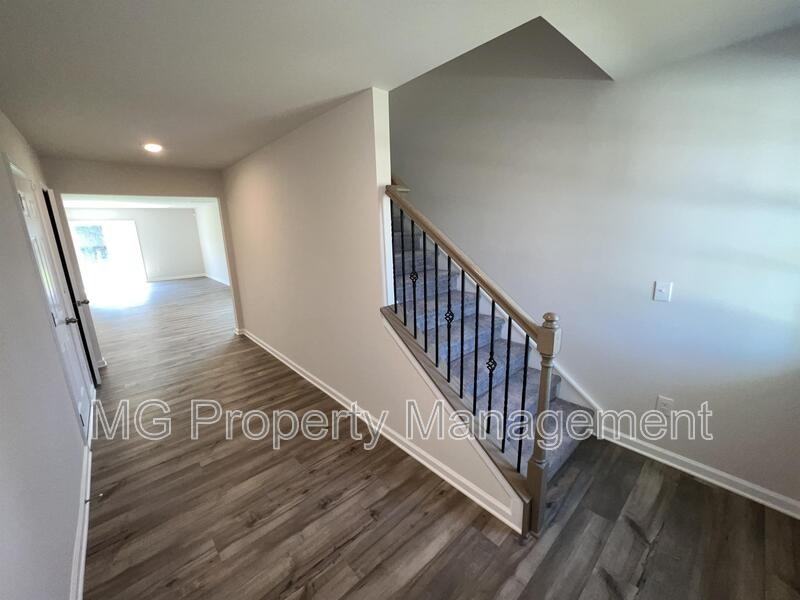 1401 Woodhouse Drive - Photo 3 of 23