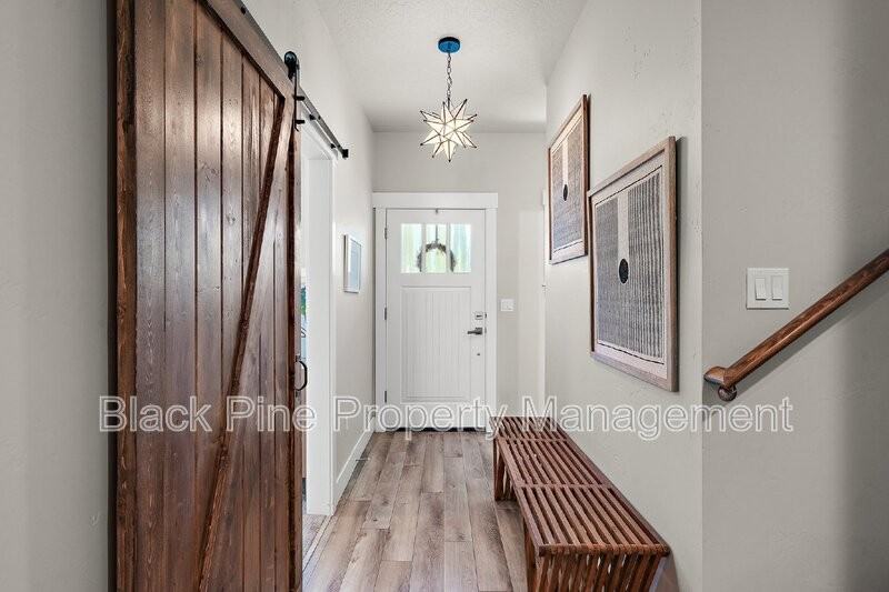 2103 N 30th St - Photo 4 of 48