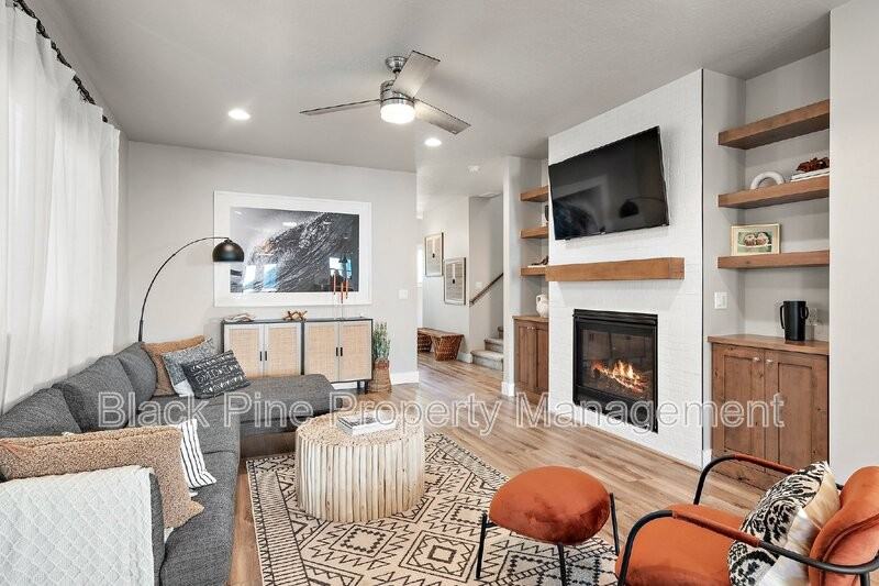 2103 N 30th St - Photo 6 of 48