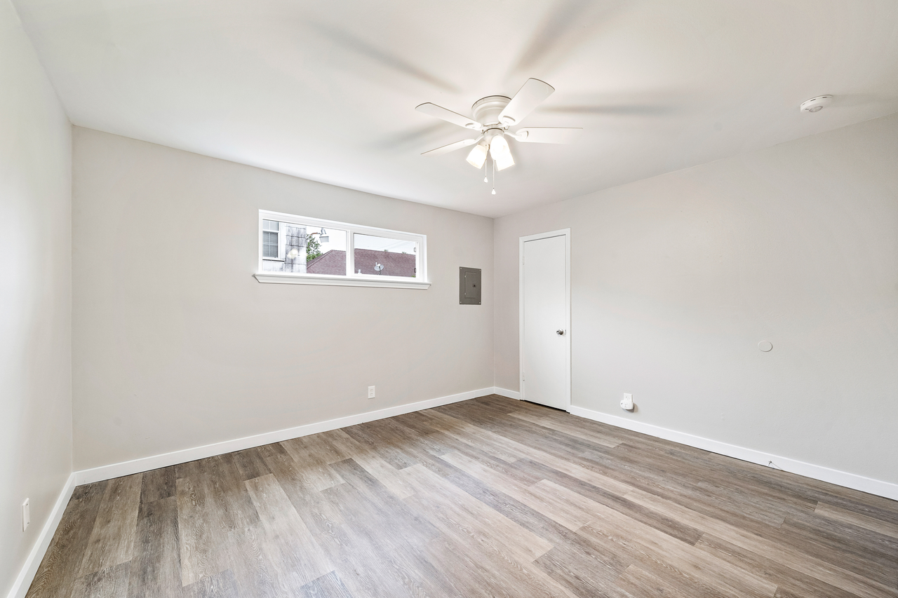 Gale Winds - Photo 2 of 23