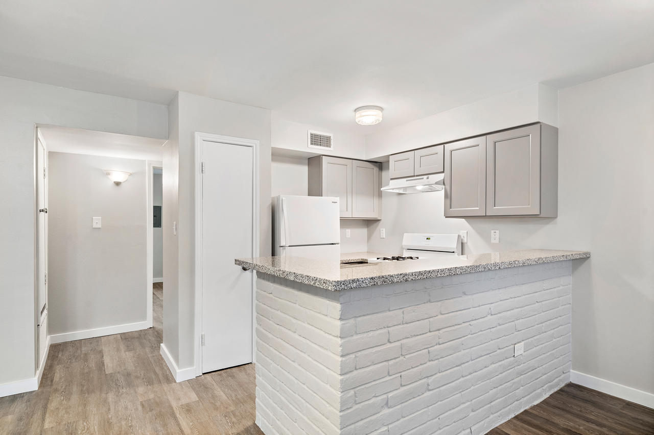 Gale Winds - Photo 4 of 23