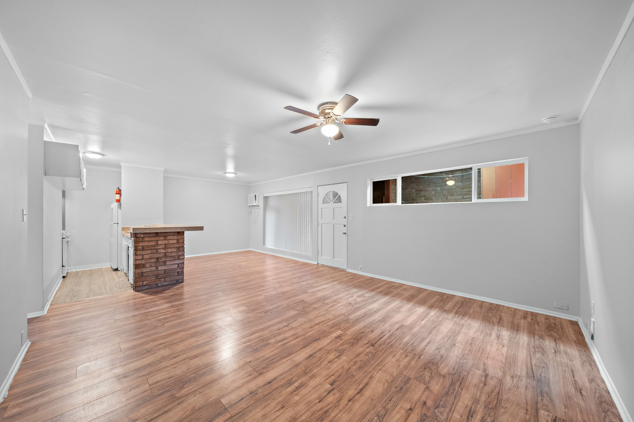 5609 Leeland Apartments - Photo 3 of 12