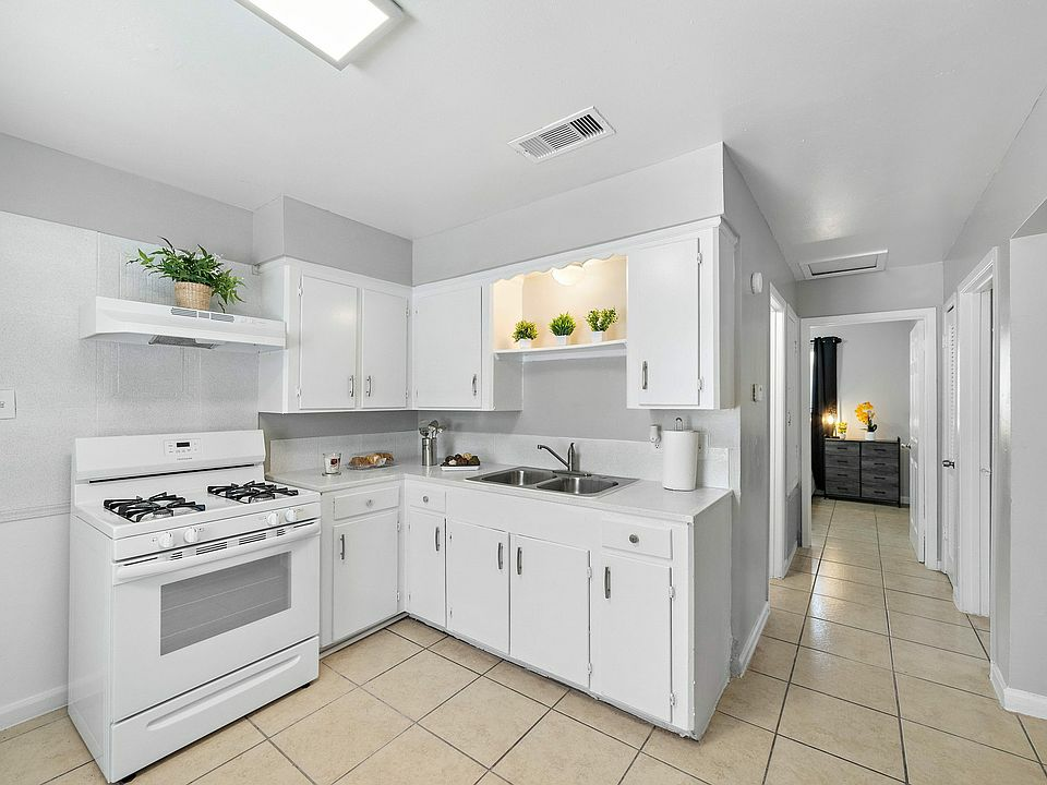 Avenue Casitas Apartments - Photo 6 of 11