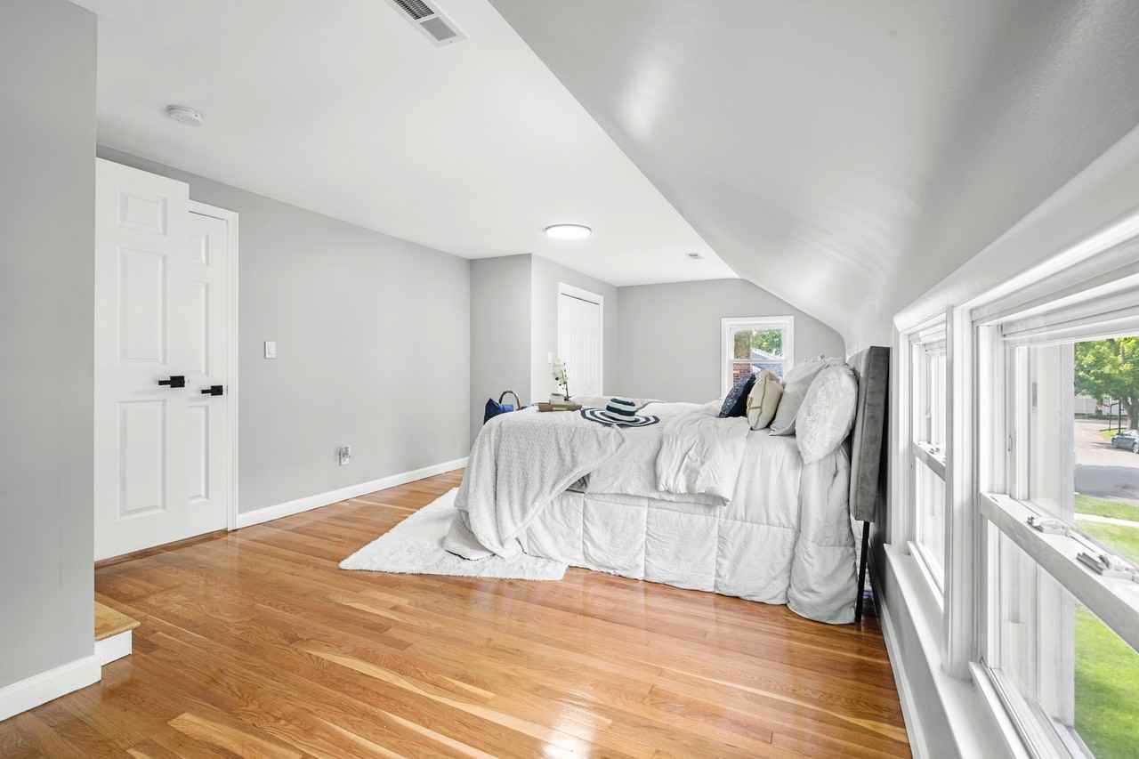102 Hathaway Circle - Photo 2 of 52