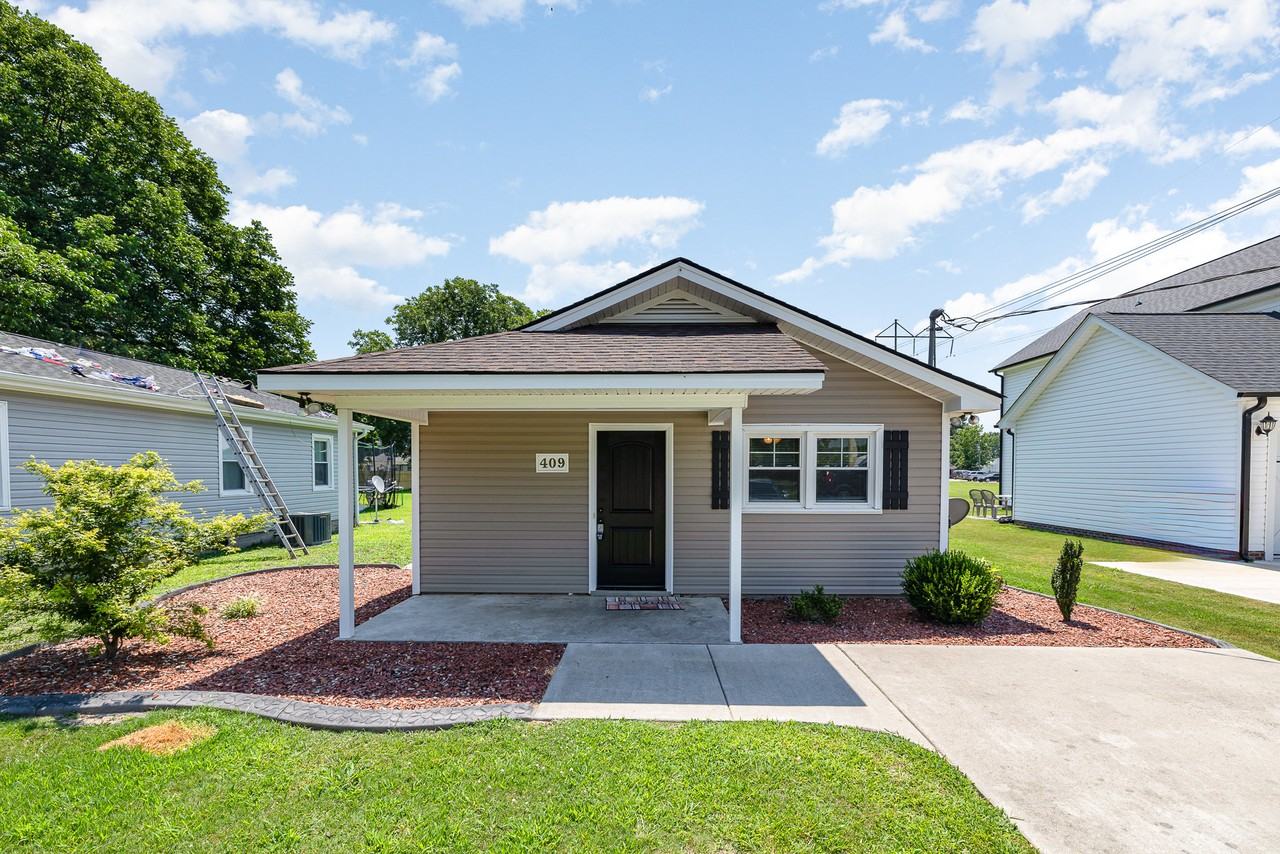 409 S Center St - Photo 3 of 16