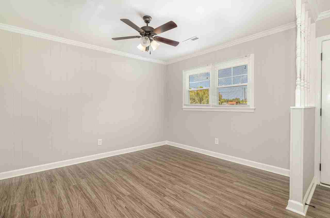 409 S Center St - Photo 4 of 16