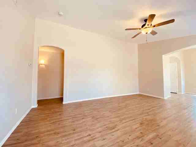 18047 N 113th Ave - Photo 3 of 33