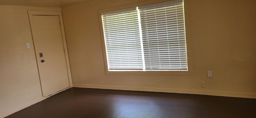 1103 Elm St - Photo 2 of 8