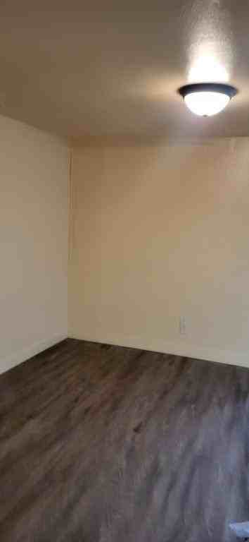 1103 Elm St - Photo 7 of 8