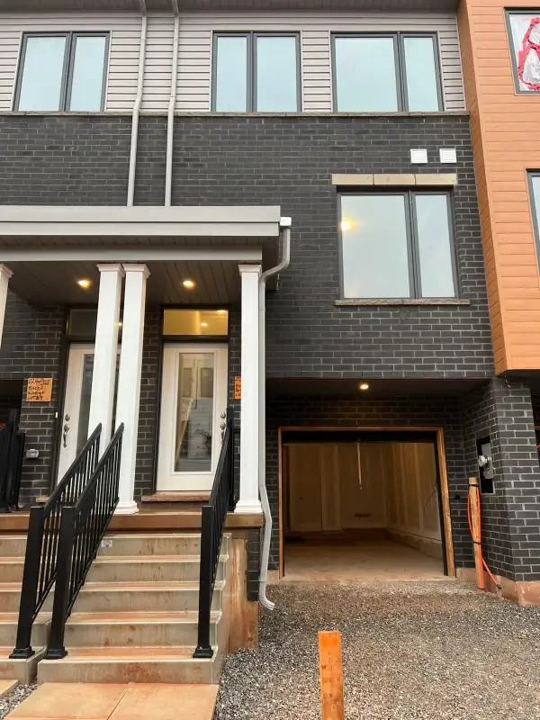 23 Reid Avenue North - Photo 3 of 12