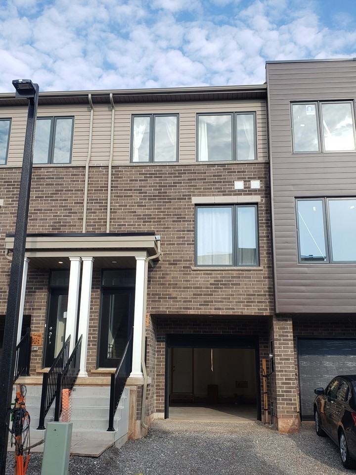 23 Reid Avenue North - Photo 2 of 12