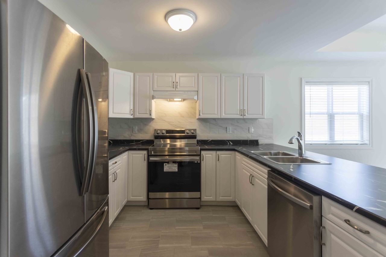 506 Hayward Street - Photo 3 of 12