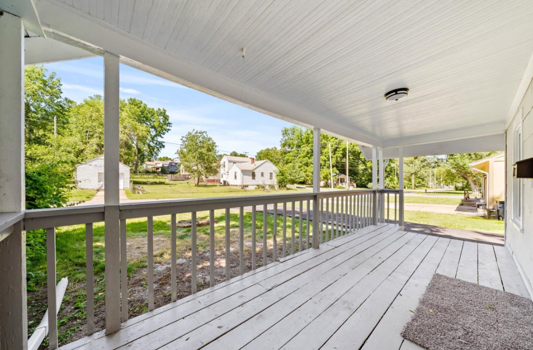 3311 E 69th St - Photo 3 of 11