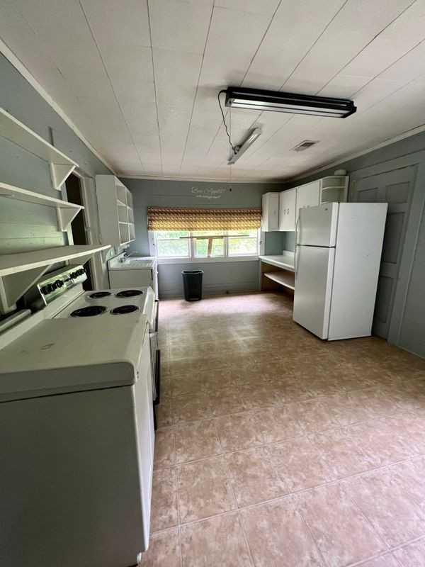 8946 Cumming Hwy - Photo 3 of 11