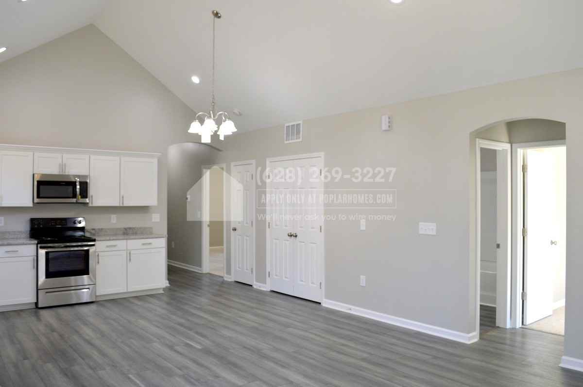 3702 Ogburn Ave - Photo 3 of 14