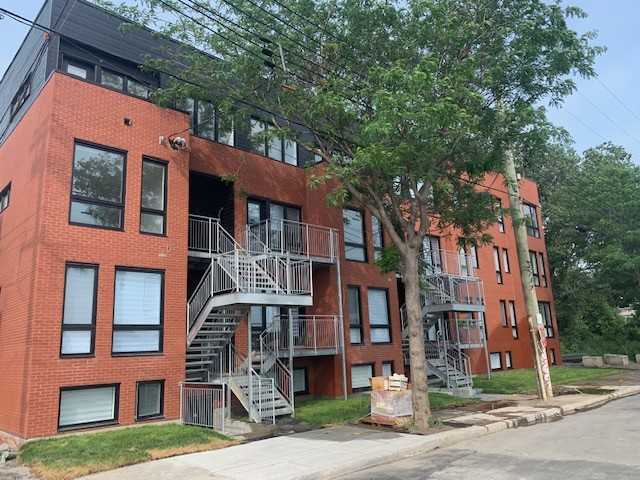 St Remi/Walnut - Photo 2 of 8