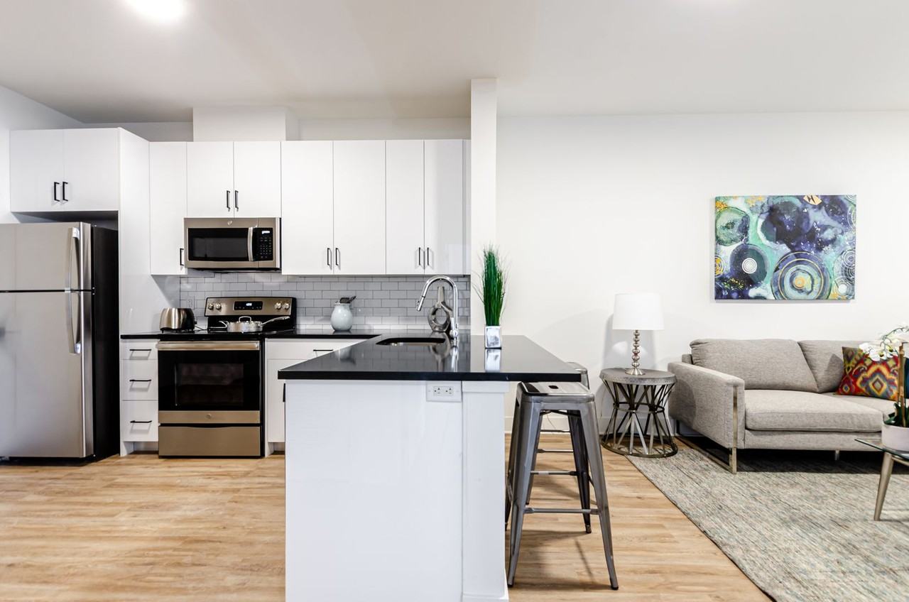 Lakeside Residence - Photo 7 of 17