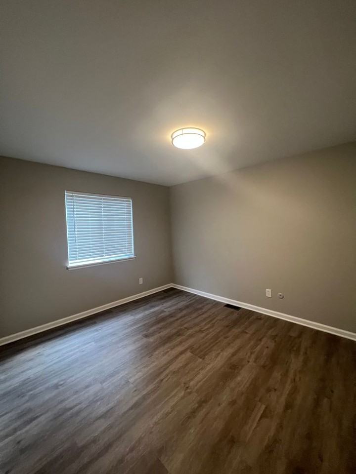 Rosewood Apartments - Photo 4 of 18