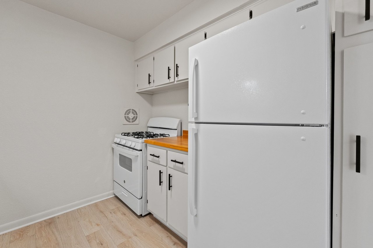 2445 Fairfield Avenue - Photo 2 of 36