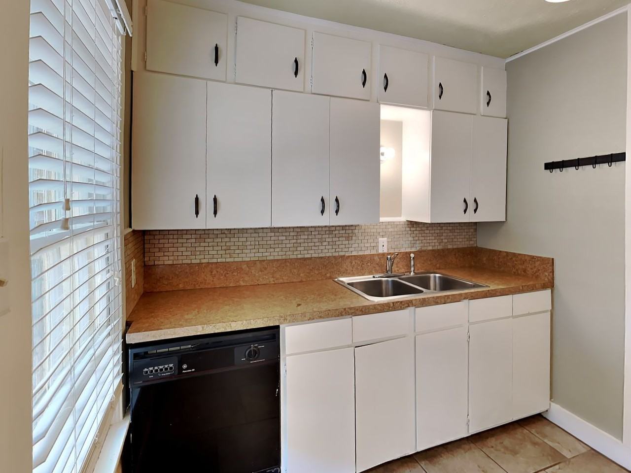 3551 W 4th St #1 - Photo 7 of 14