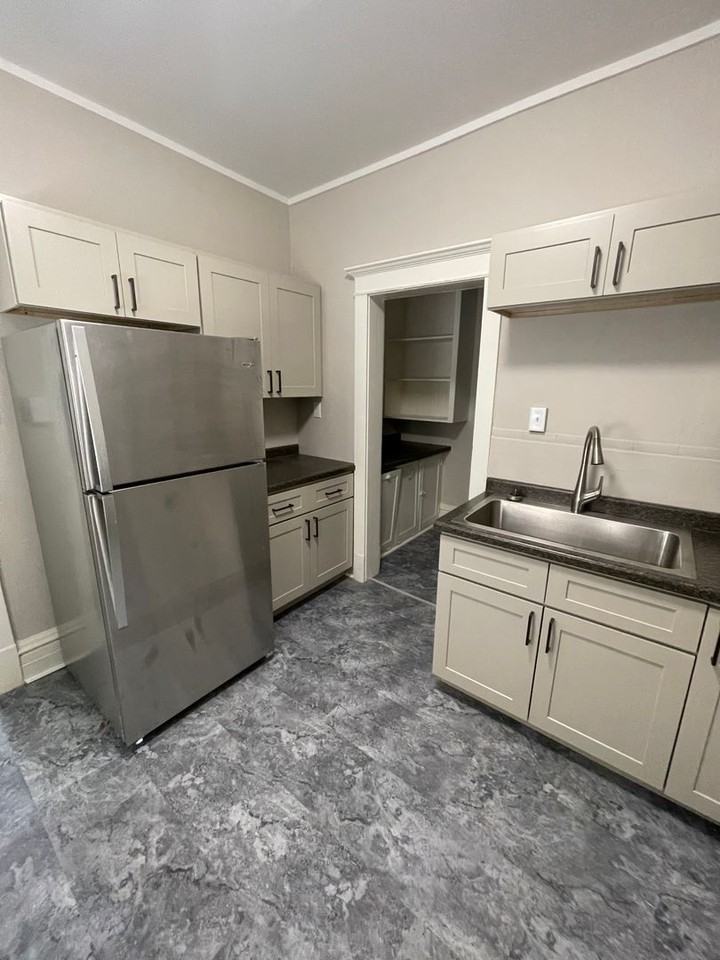 1532 E Superior Street - Photo 2 of 11