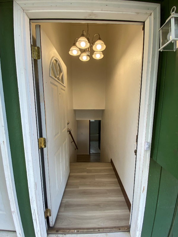 205 Lincoln St - Photo 2 of 20