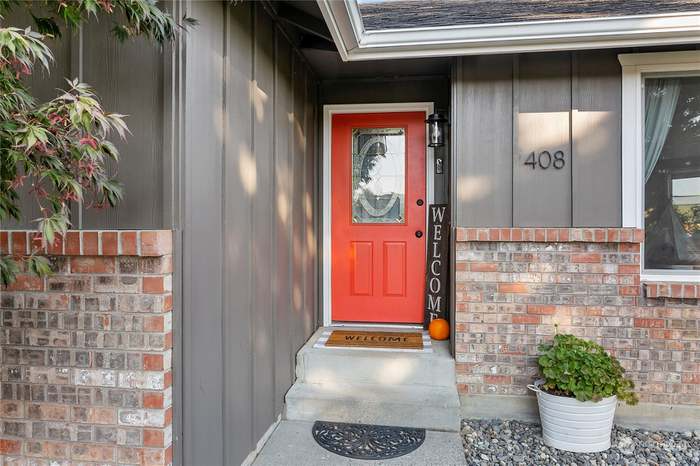 408 Shuksan Way - Photo 2 of 15