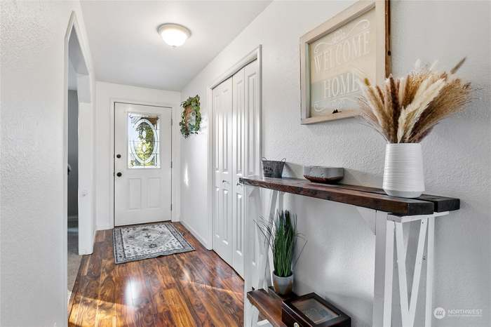 408 Shuksan Way - Photo 3 of 15