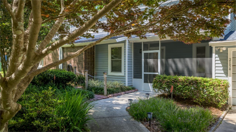 2154 Shangri La Ln - Photo 2 of 20