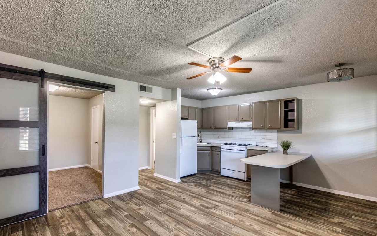 HESTON POINTE APARTMENTS - Photo 3 of 42