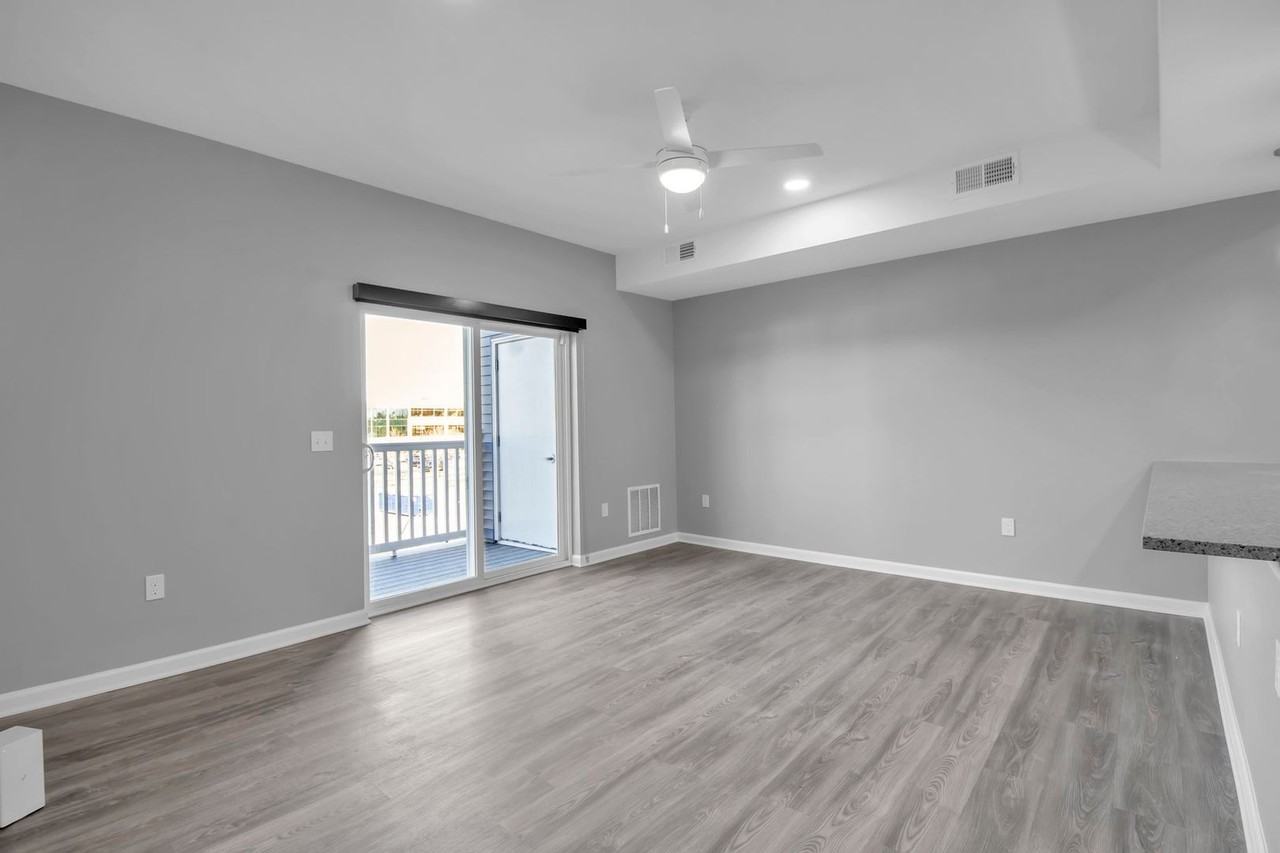 Creekview Court - Photo 7 of 15